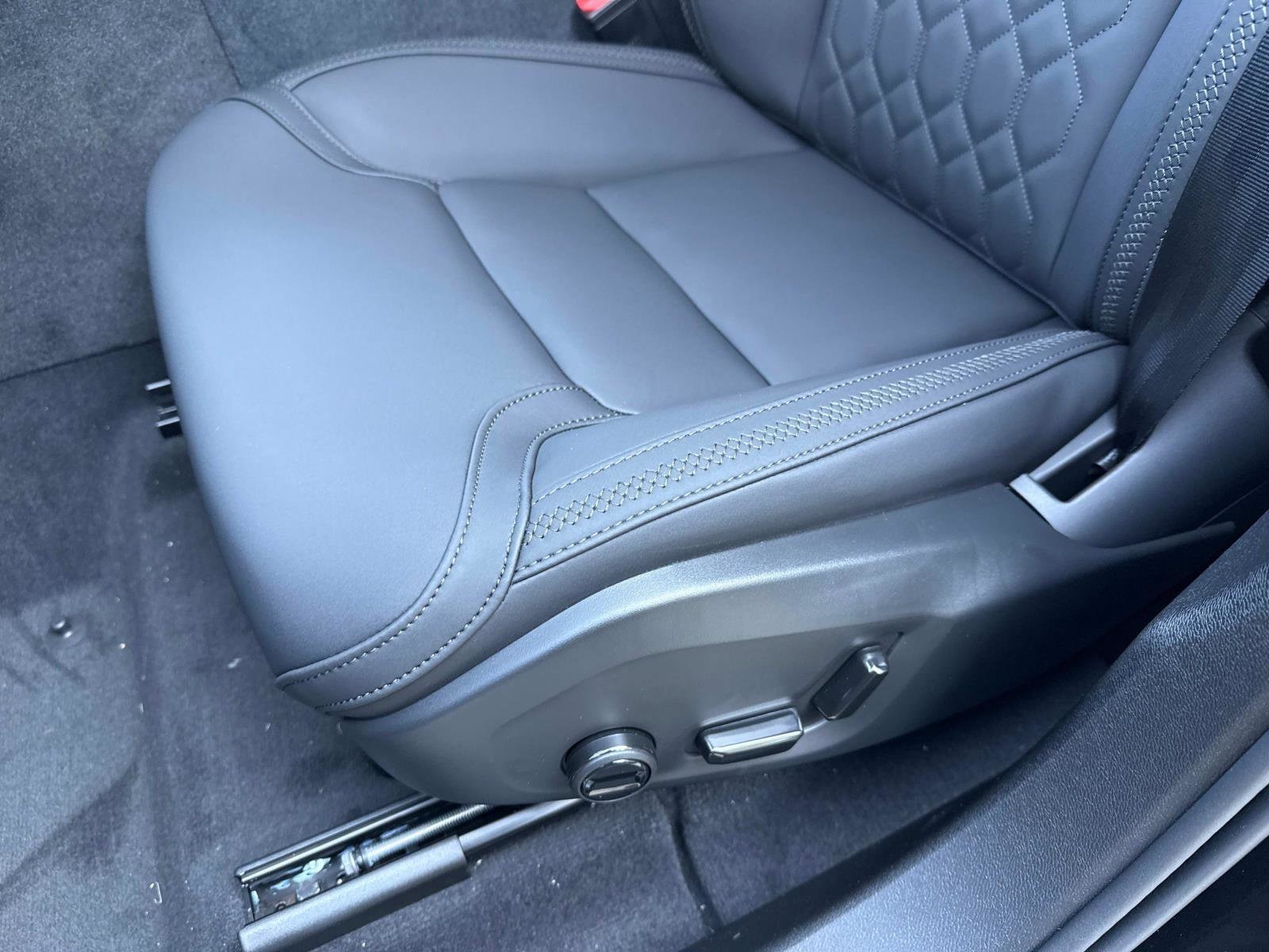 2026 Volvo XC60 Plus - Photo 21