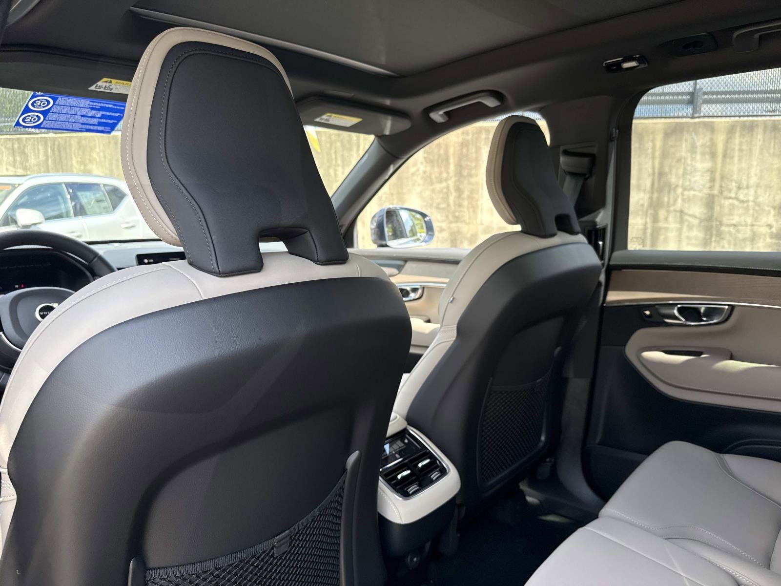 2026 Volvo XC90 Plus - Photo 17