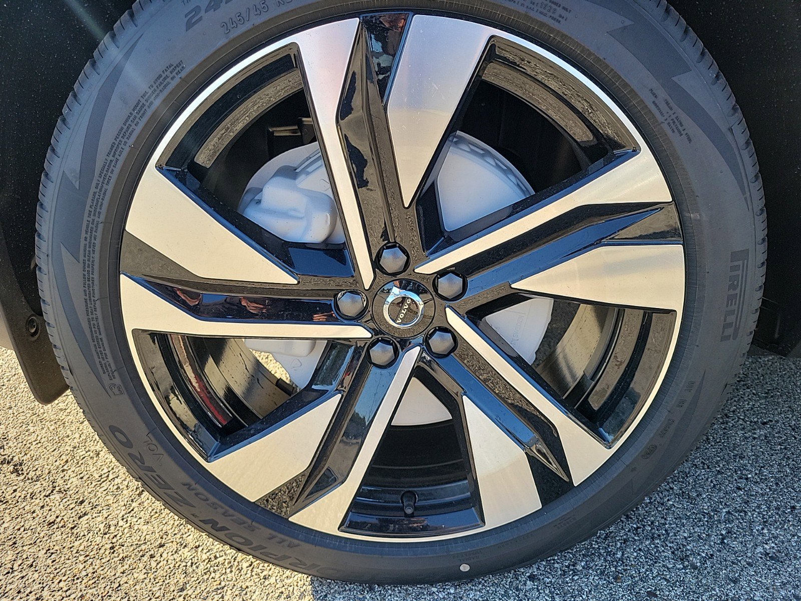 2025 Volvo XC40 Plus photo 2