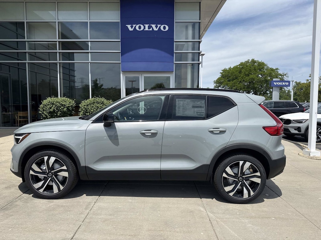New 2026 Volvo XC40 B5 Ultra SUV