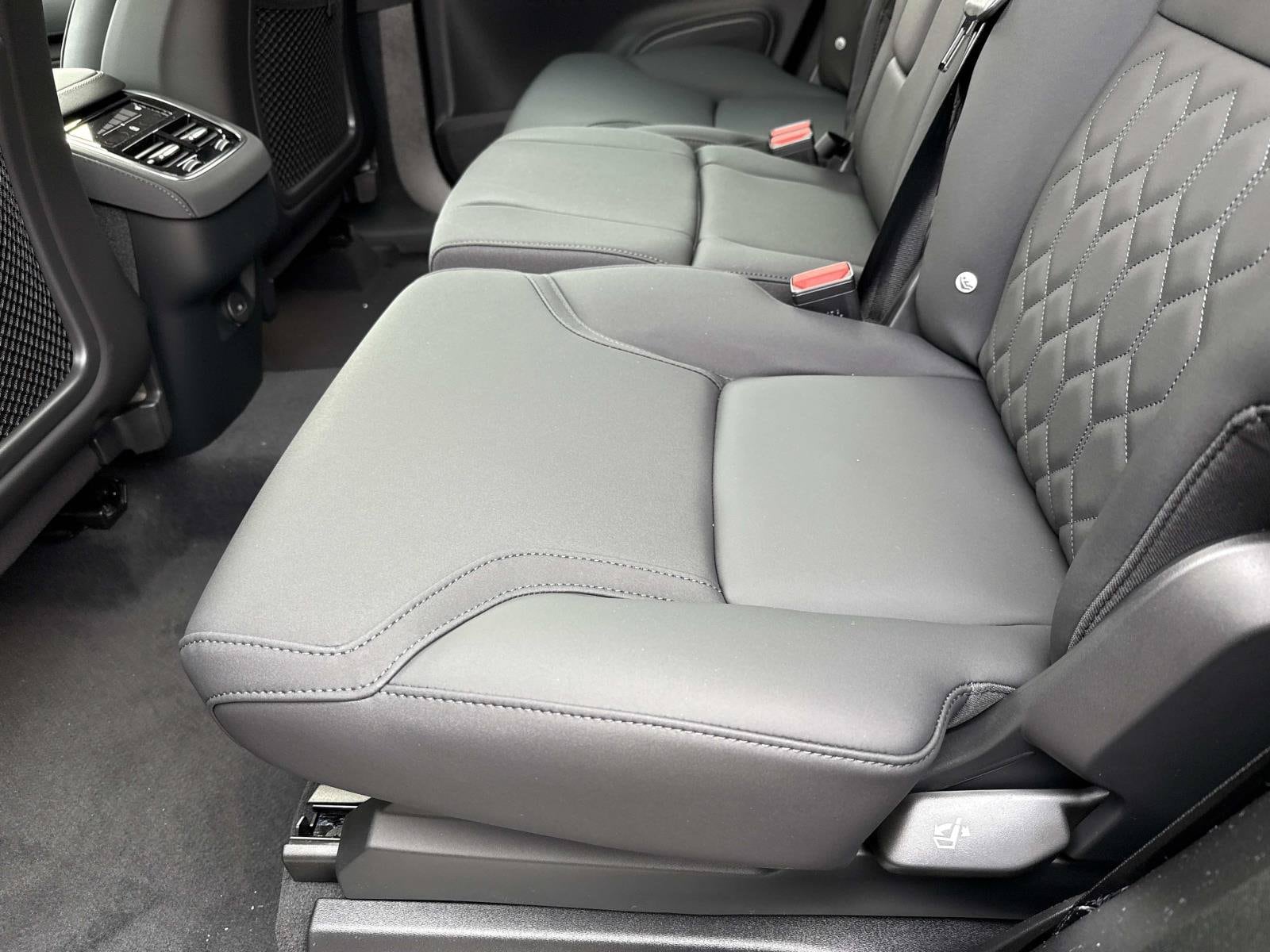 2026 Volvo XC90 Plus - Photo 13