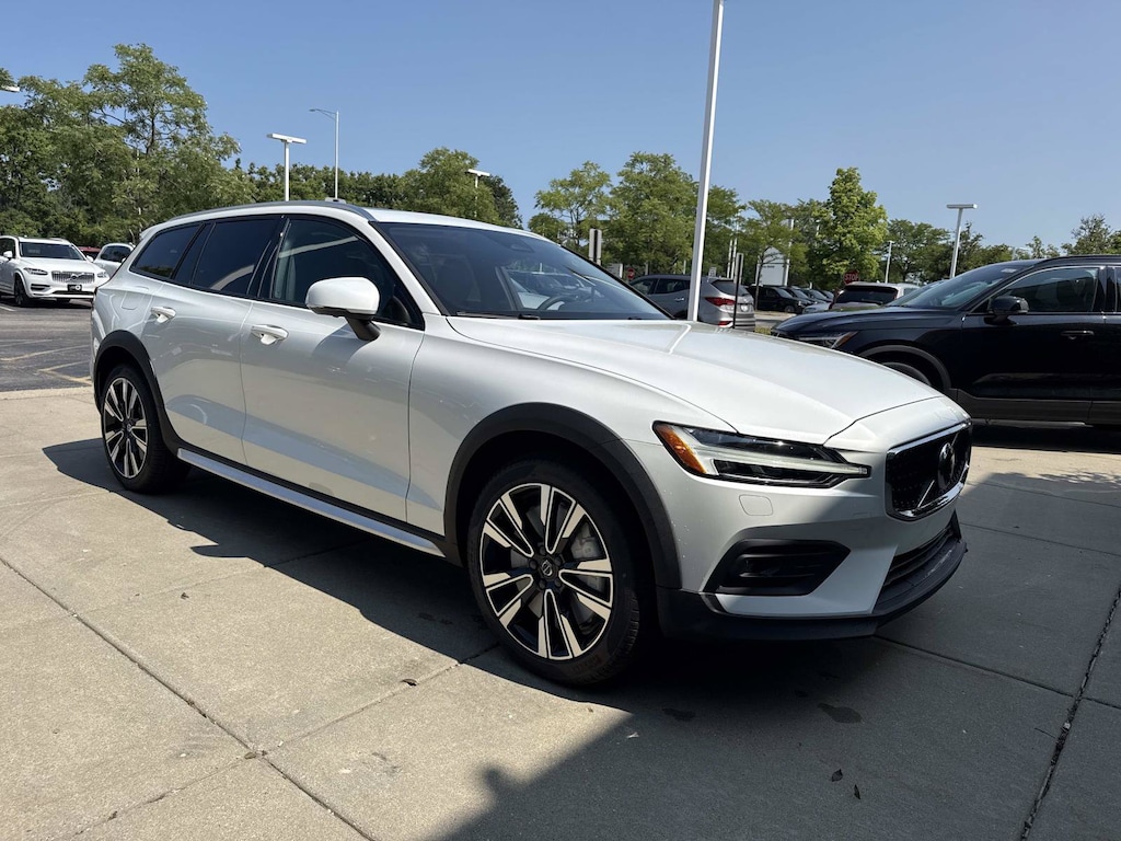 New 2026 Volvo V60 Cross Country B5 Ultra Wagon