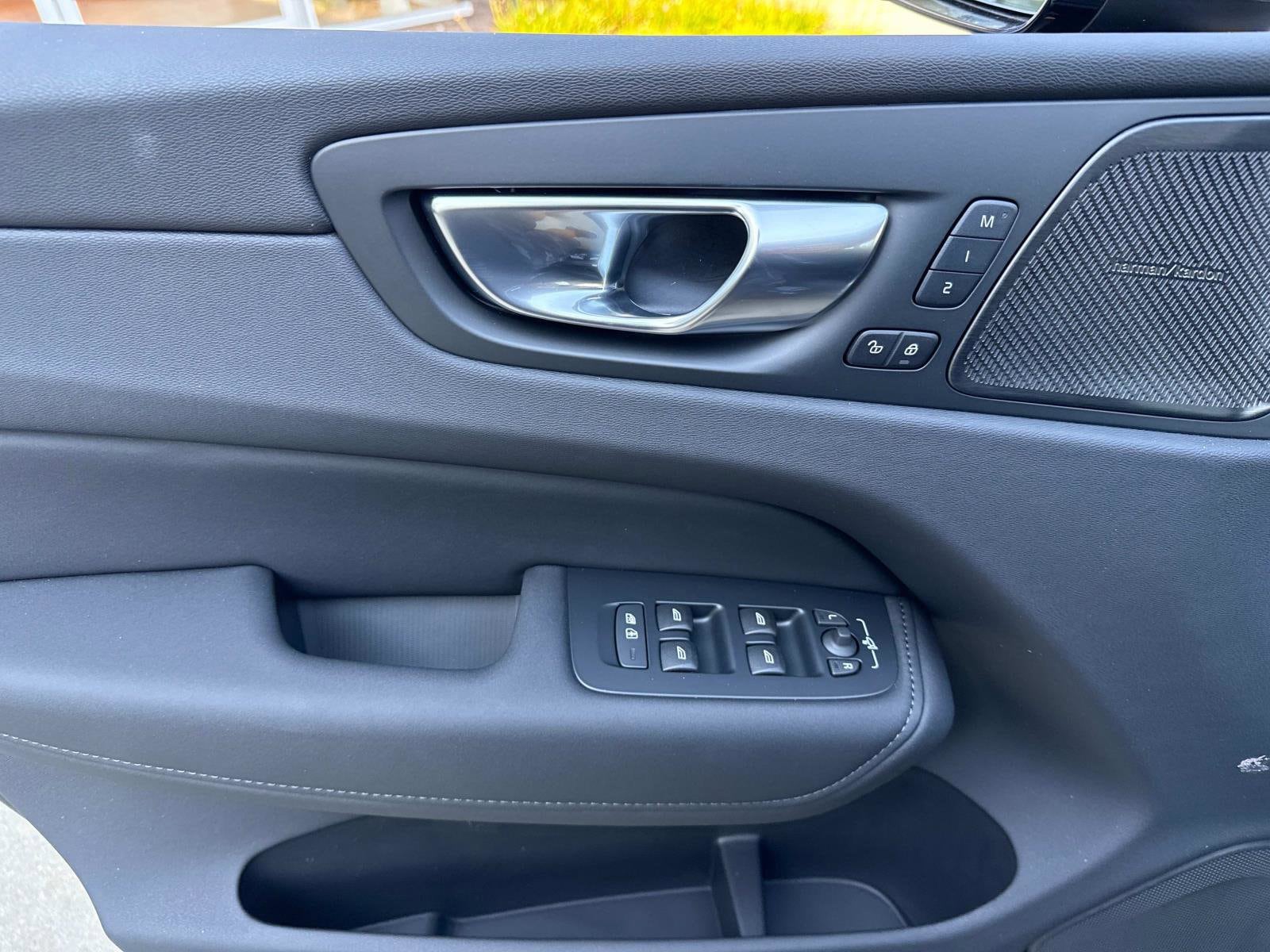2026 Volvo XC60 Plus - Photo 17
