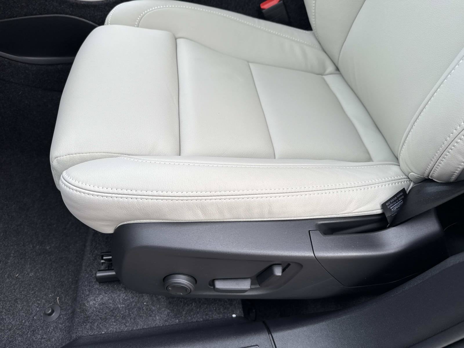 2026 Volvo XC40 Ultra - Photo 21
