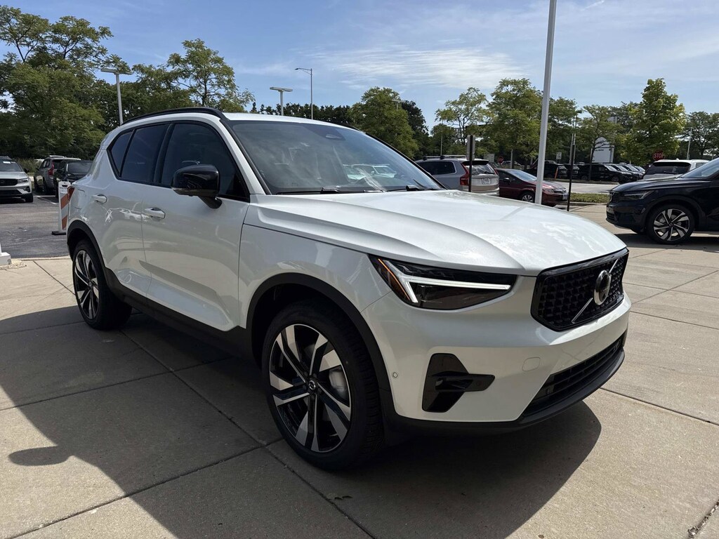 New 2026 Volvo XC40 B5 Ultra SUV