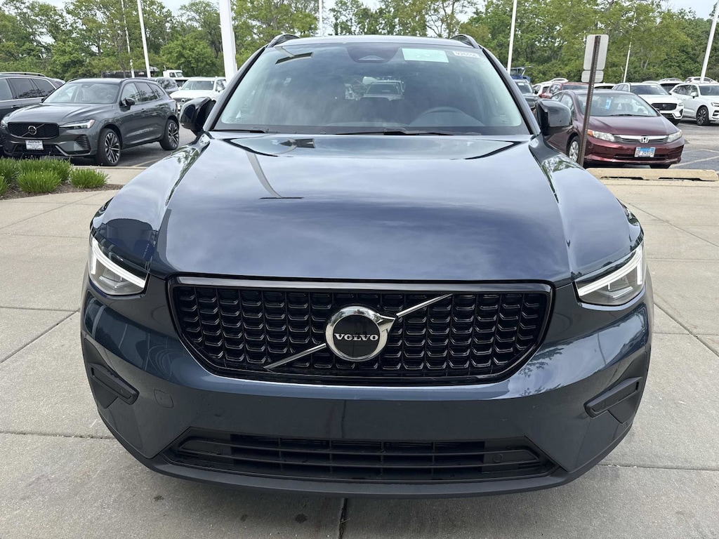 New 2026 Volvo XC40 B5 Core SUV