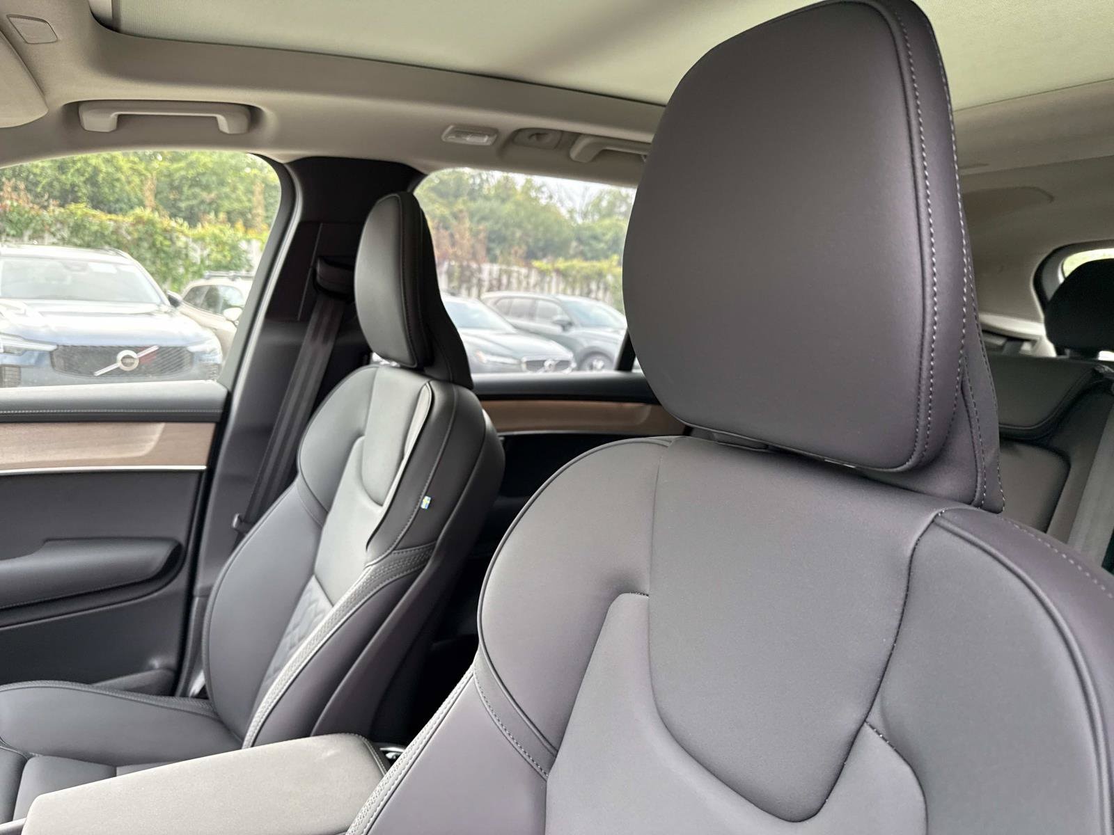2026 Volvo XC90 Plus - Photo 20