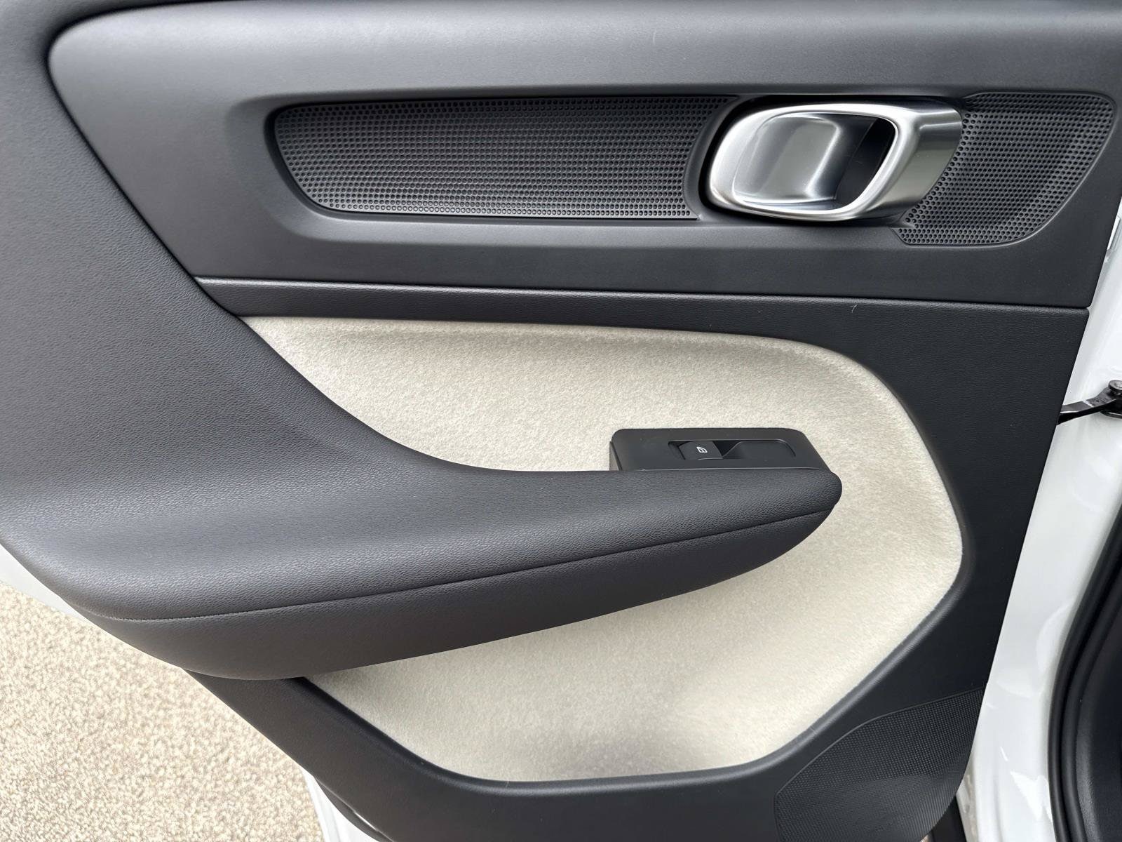 2026 Volvo XC40 Ultra - Photo 12