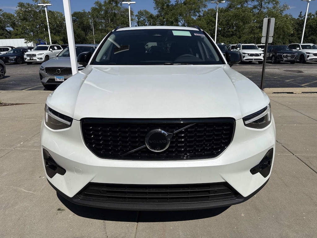 New 2026 Volvo XC40 B5 Plus SUV