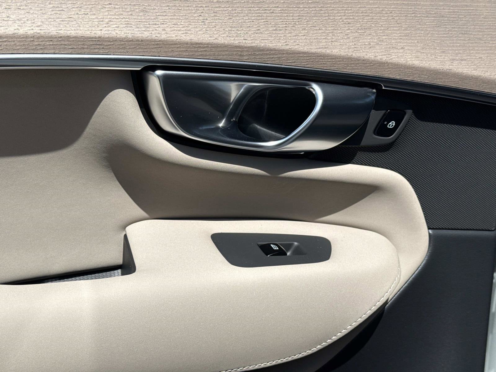 2026 Volvo XC90 Ultra - Photo 13