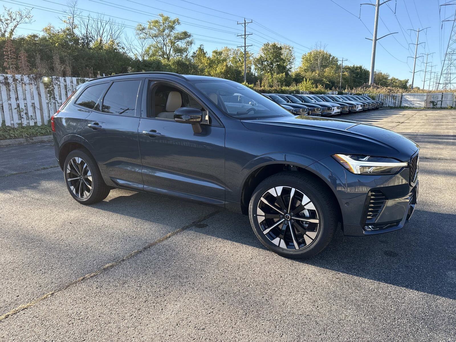 2026 Volvo XC60 B5 Plus photo 3