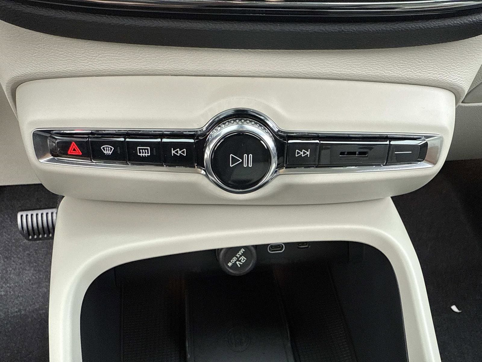 2026 Volvo XC40 Ultra - Photo 27