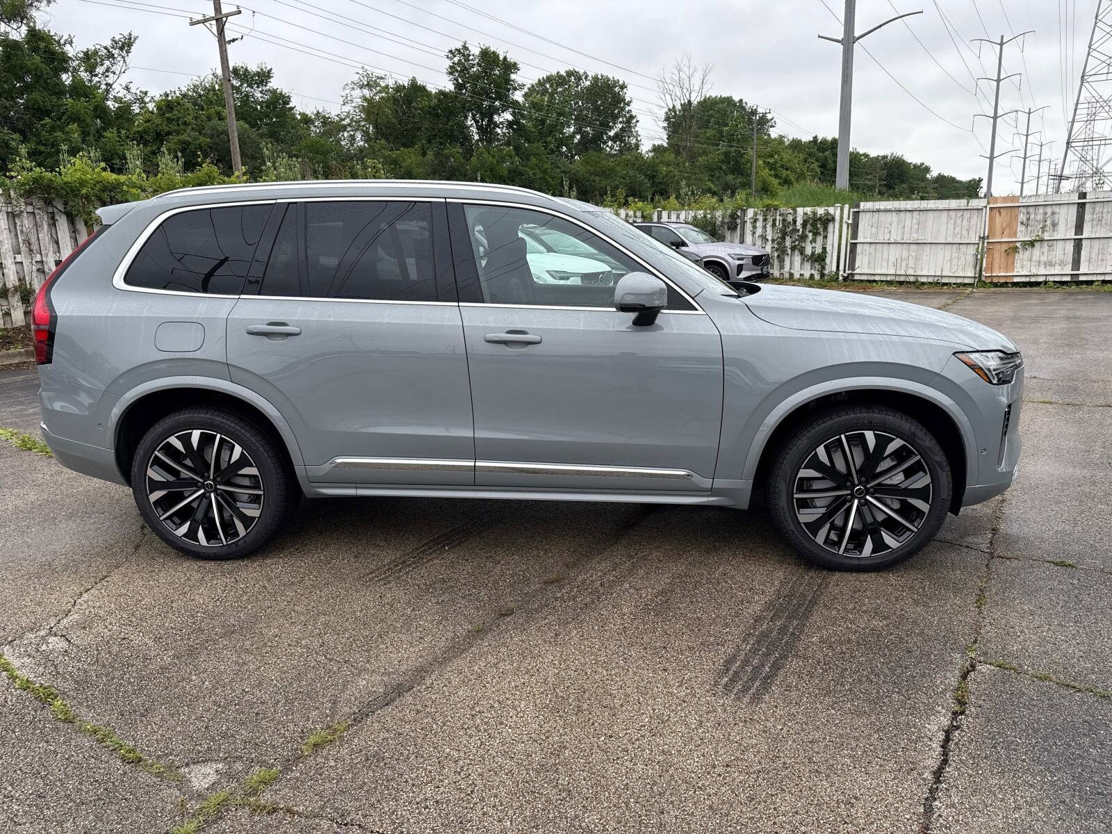 2026 Volvo XC90 Plus photo 3