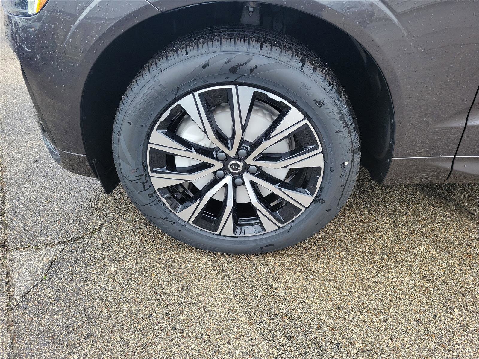 2025 Volvo XC60 B5 Core photo 3