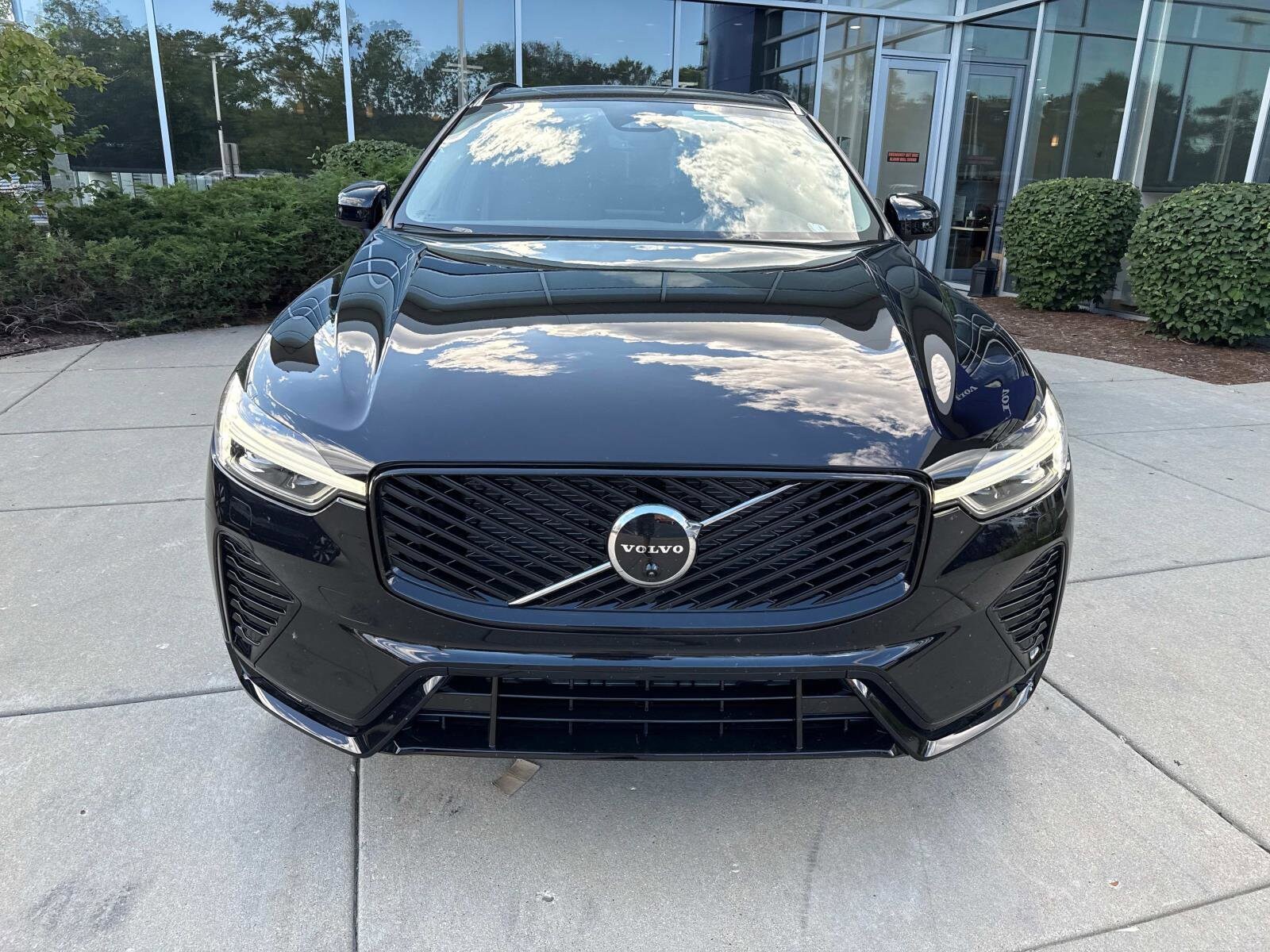 2026 Volvo XC60 B5 Plus photo 2
