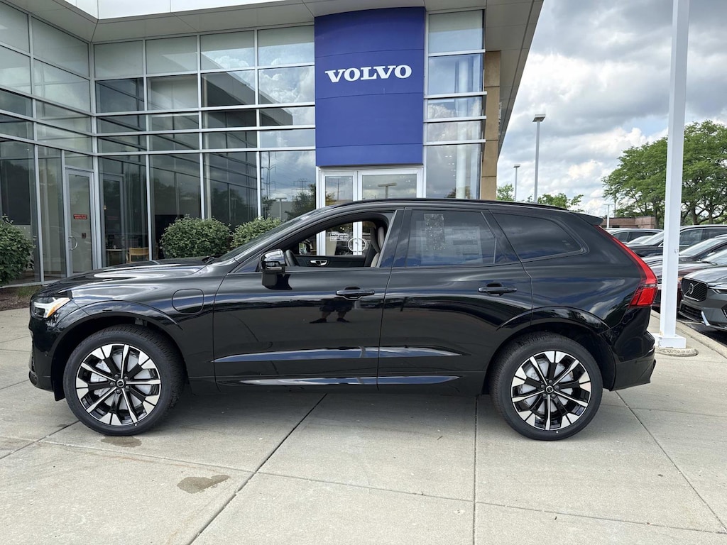 New 2026 Volvo XC60 plug-in hybrid T8 Plus SUV