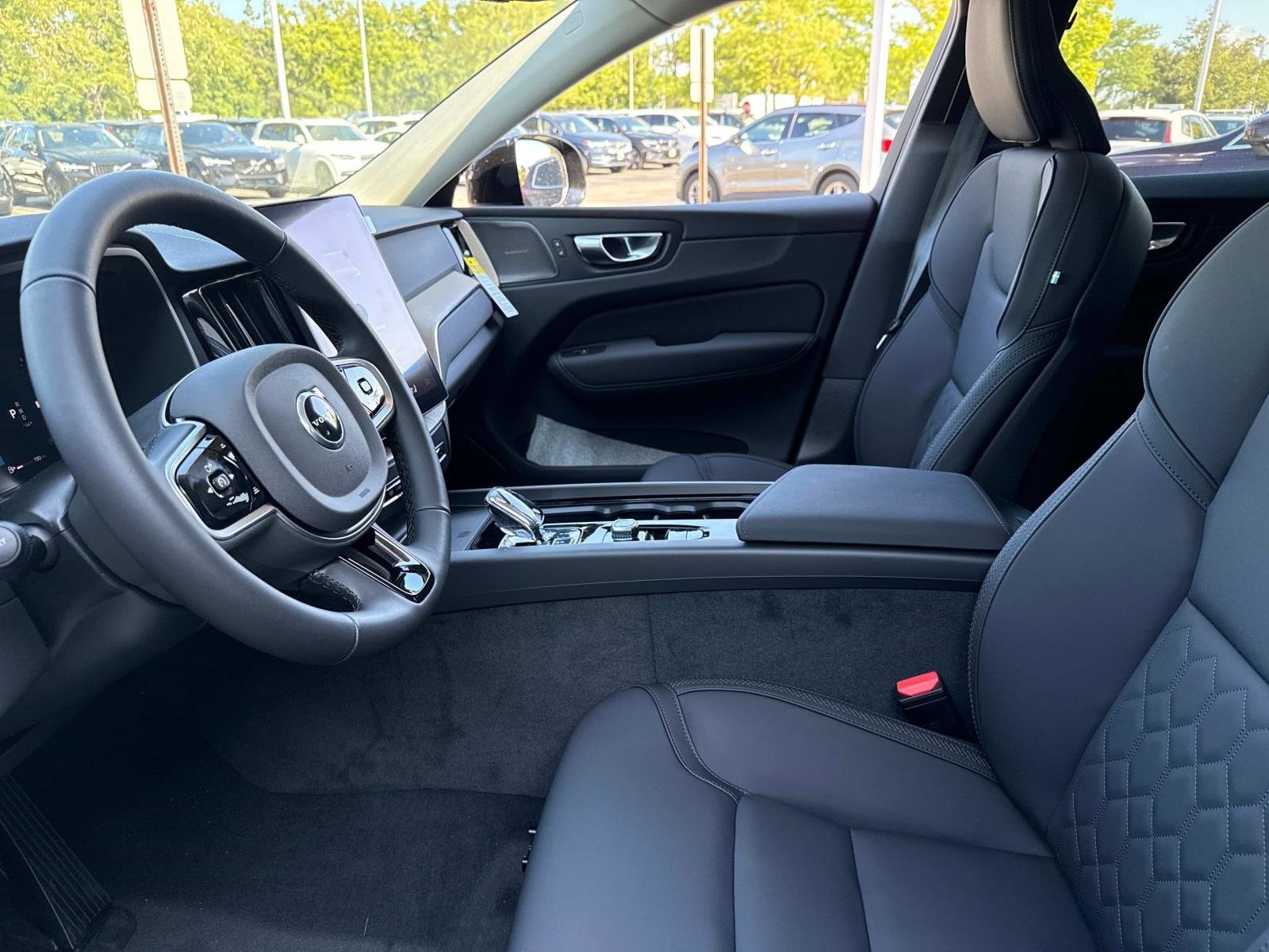 2026 Volvo XC60 Plus - Photo 23