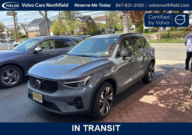 2023 Volvo XC40 B5 Plus Dark AWD's photo