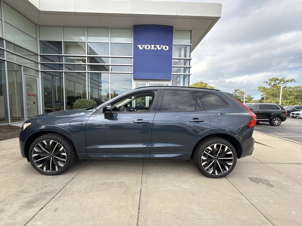 New 2026 Volvo XC60 plug-in hybrid T8 Ultra SUV