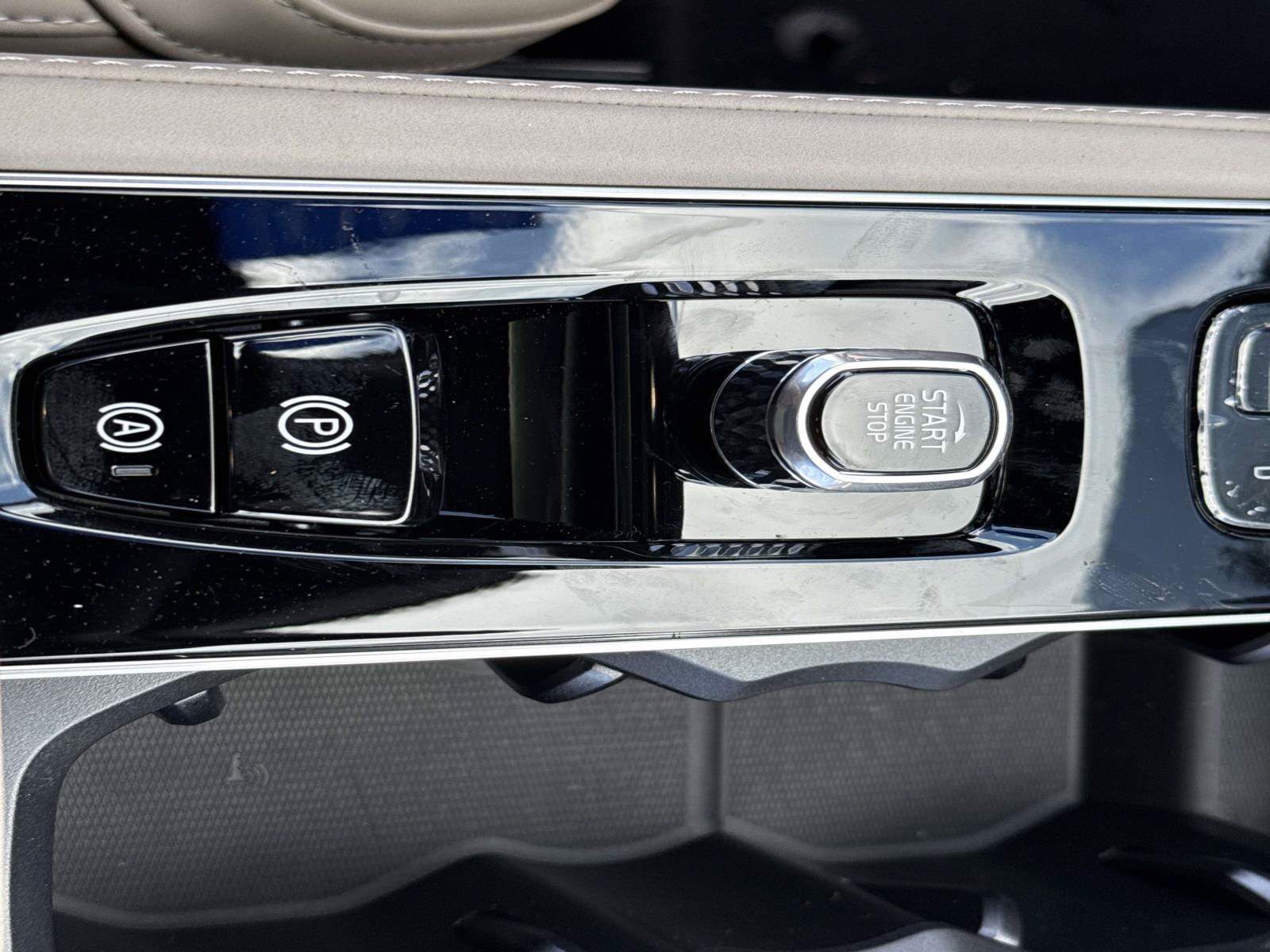 2026 Volvo XC90 Plus - Photo 30