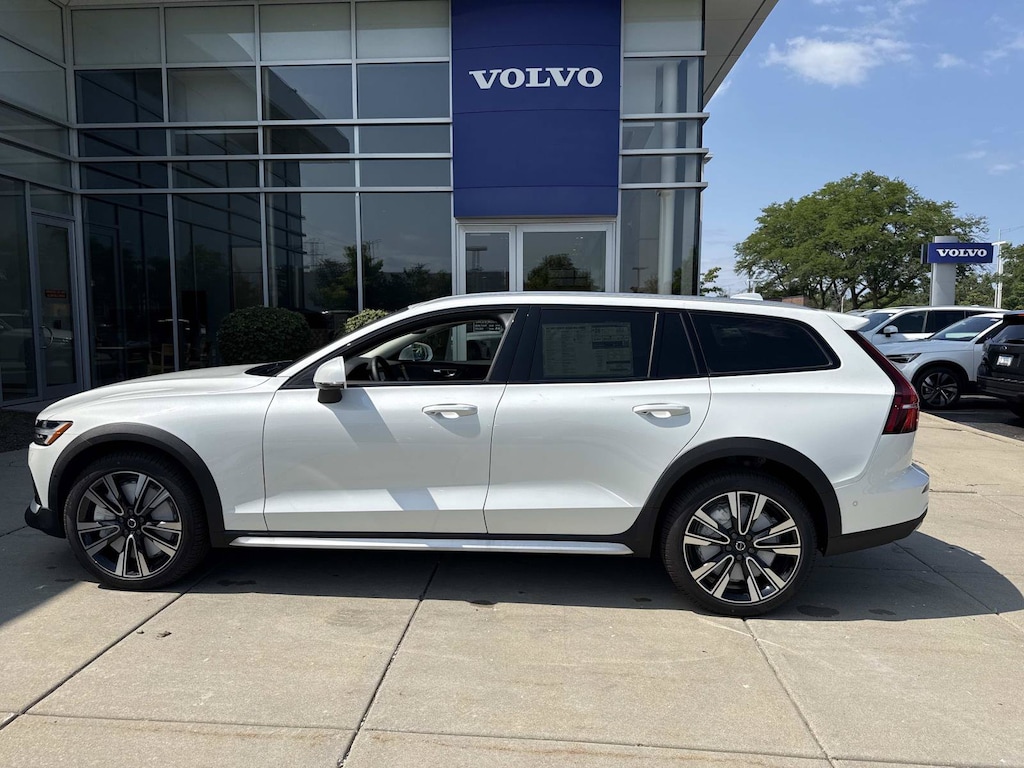 New 2026 Volvo V60 Cross Country B5 Ultra Wagon
