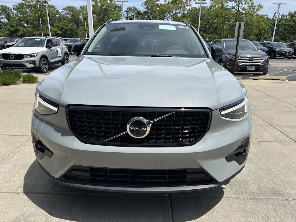 New 2026 Volvo XC40 B5 Ultra SUV