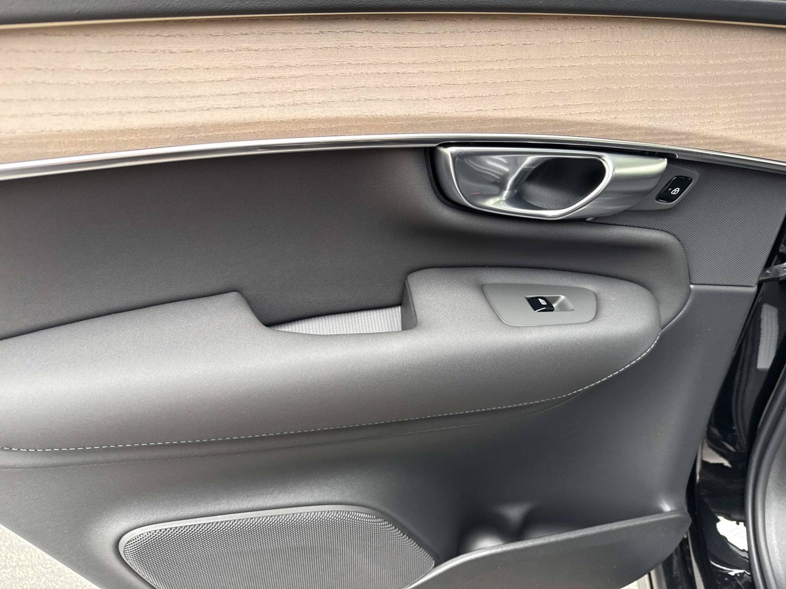 2026 Volvo XC90 Plus - Photo 12