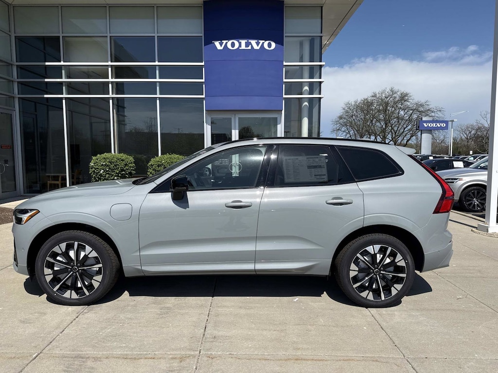 New 2026 Volvo XC60 plug-in hybrid T8 Plus SUV