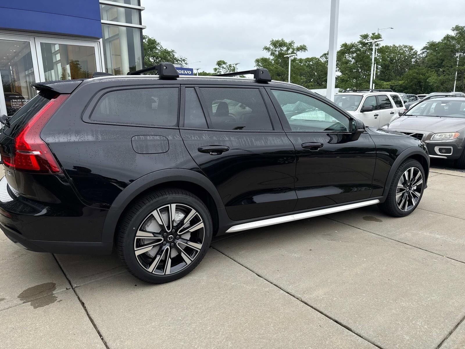 2026 Volvo V60 Cross Country B5 photo 4