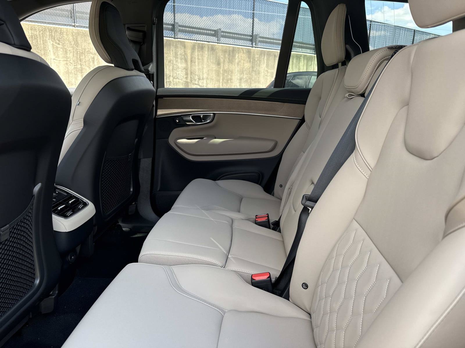 2026 Volvo XC90 Plus - Photo 15