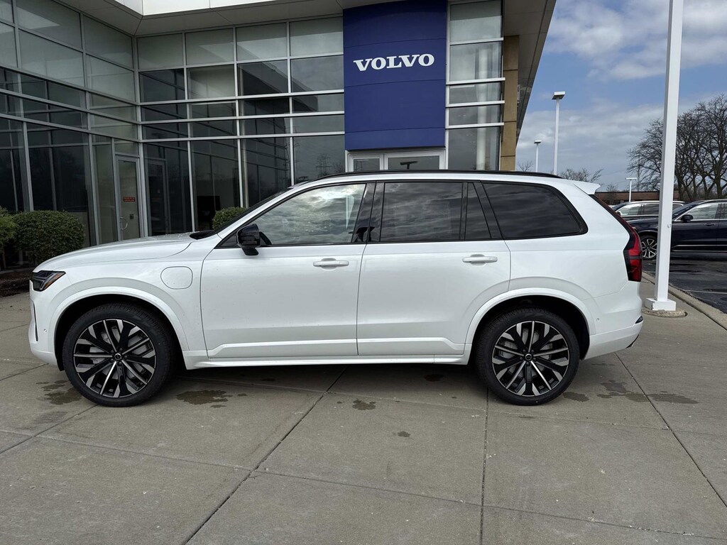 New 2026 Volvo XC90 plug-in hybrid T8 Ultra Dark Theme 7-Seater SUV