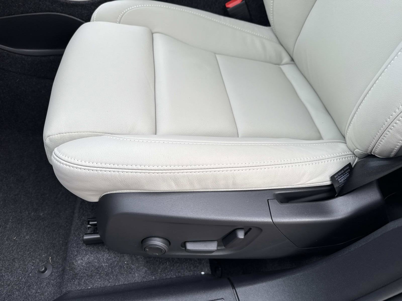 2026 Volvo XC40 Ultra - Photo 21