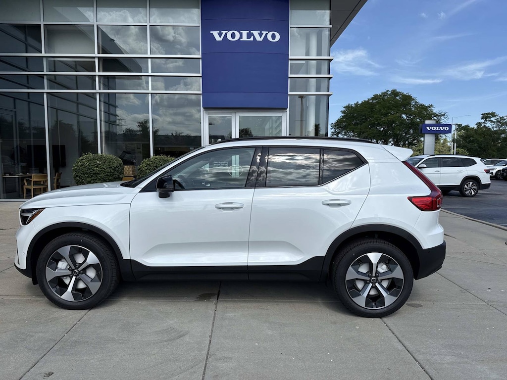 New 2026 Volvo XC40 B5 Plus SUV
