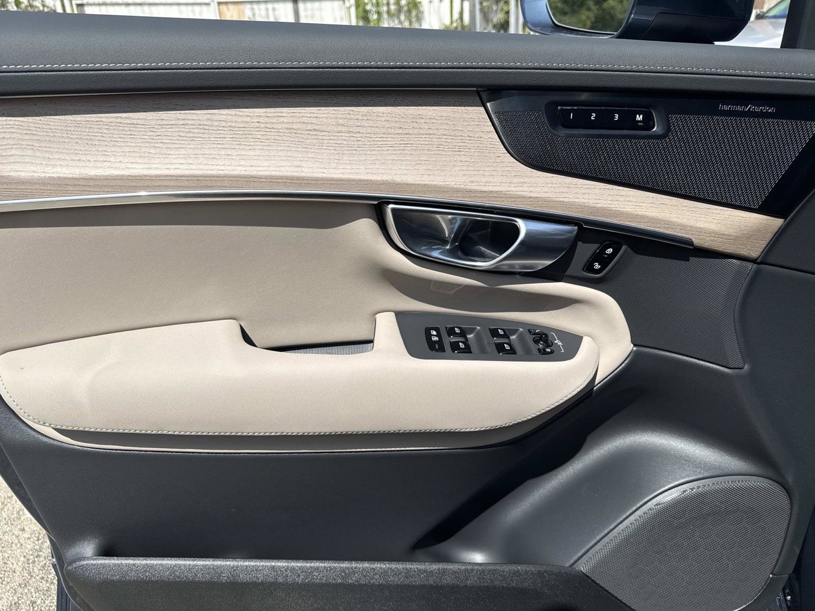 2026 Volvo XC90 Plus - Photo 18