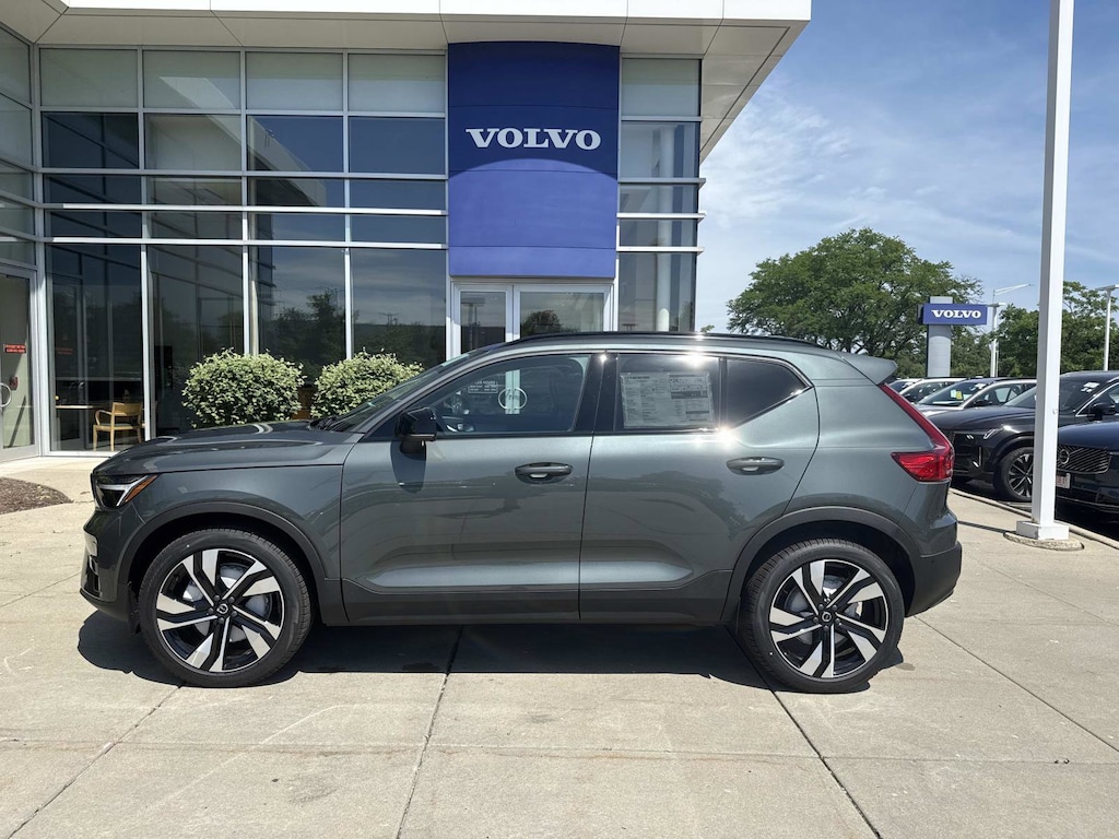 New 2026 Volvo XC40 B5 Plus SUV
