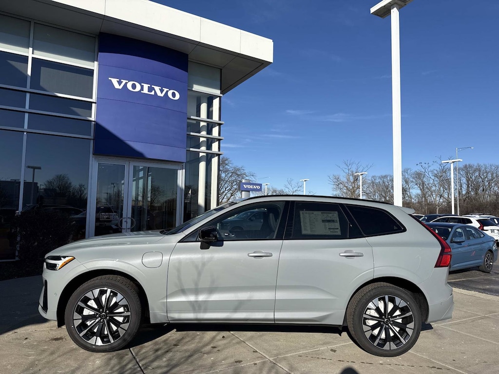 New 2026 Volvo XC60 plug-in hybrid T8 Plus SUV