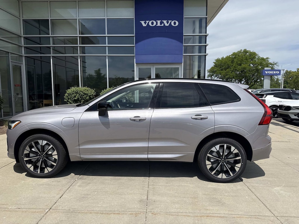 New 2026 Volvo XC60 plug-in hybrid T8 Plus SUV