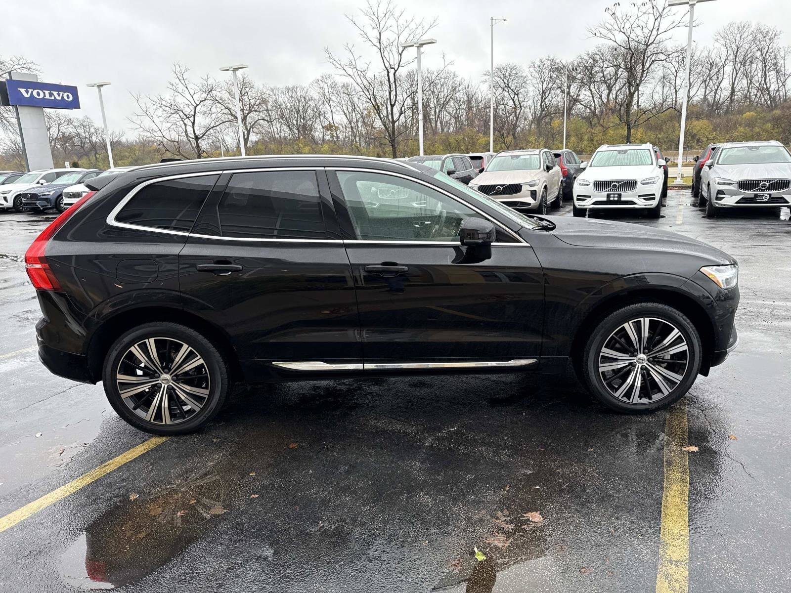 2023 Volvo XC60 B5 Plus photo 3