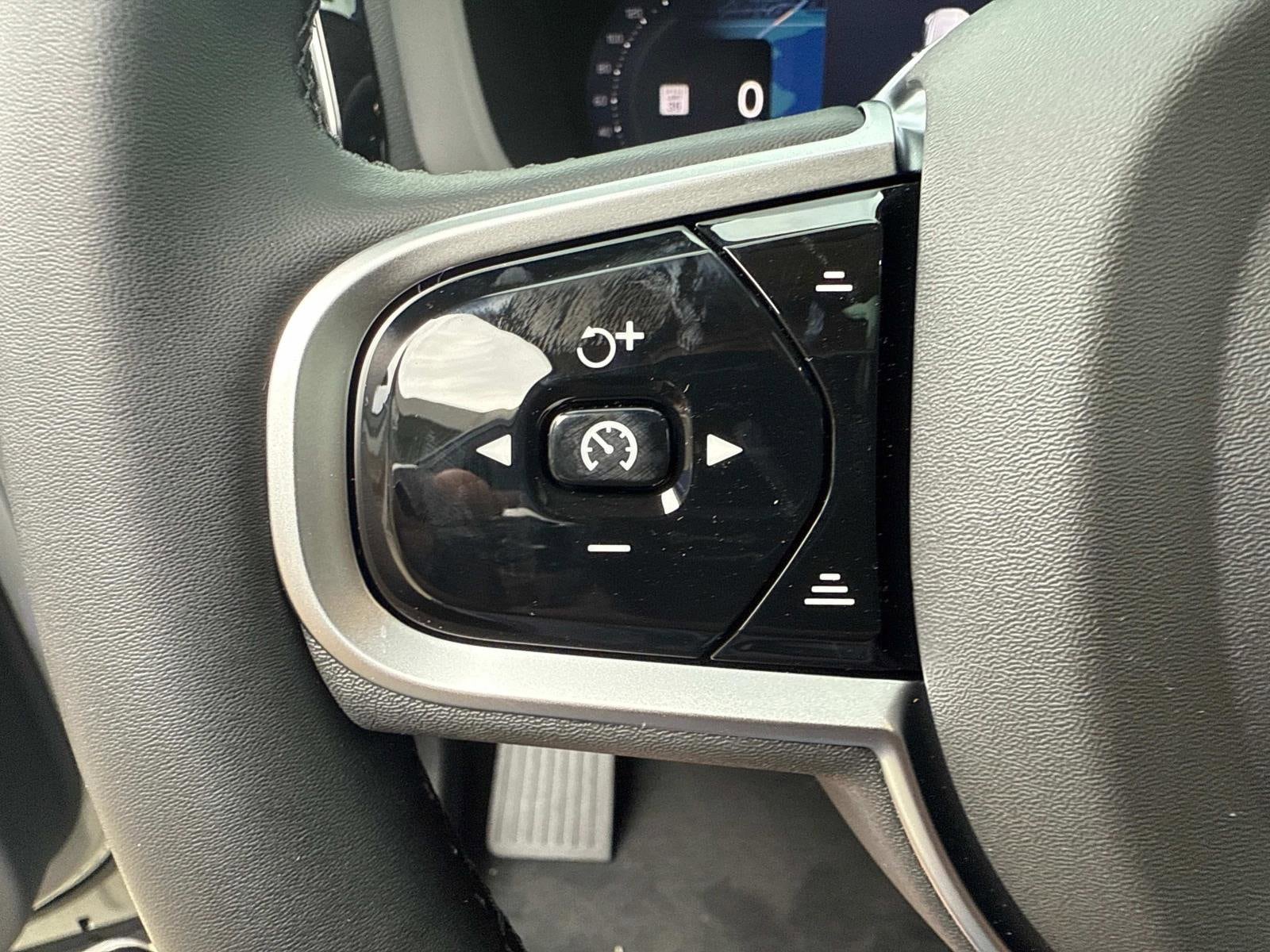 2026 Volvo XC60 Plus - Photo 33