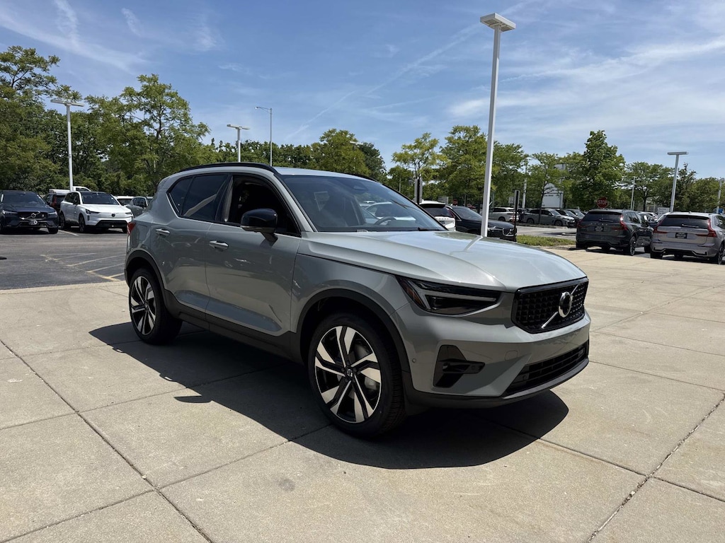 New 2026 Volvo XC40 B5 Plus SUV
