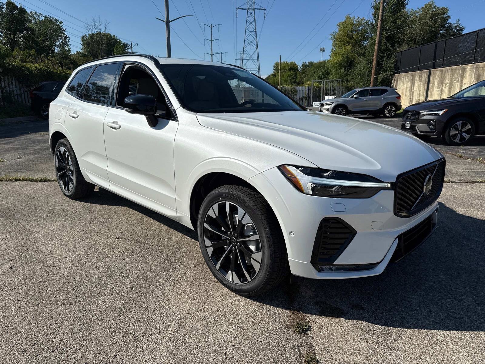 2026 Volvo XC60 B5 Plus photo 3