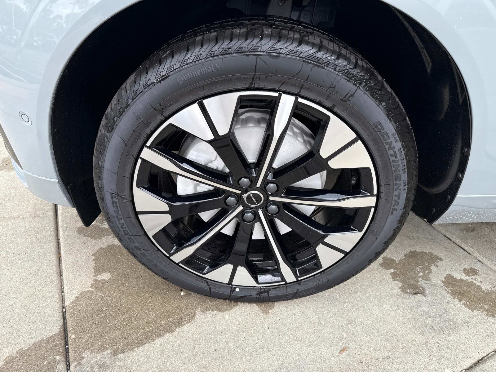 2026 Volvo XC60 Plus - Photo 10