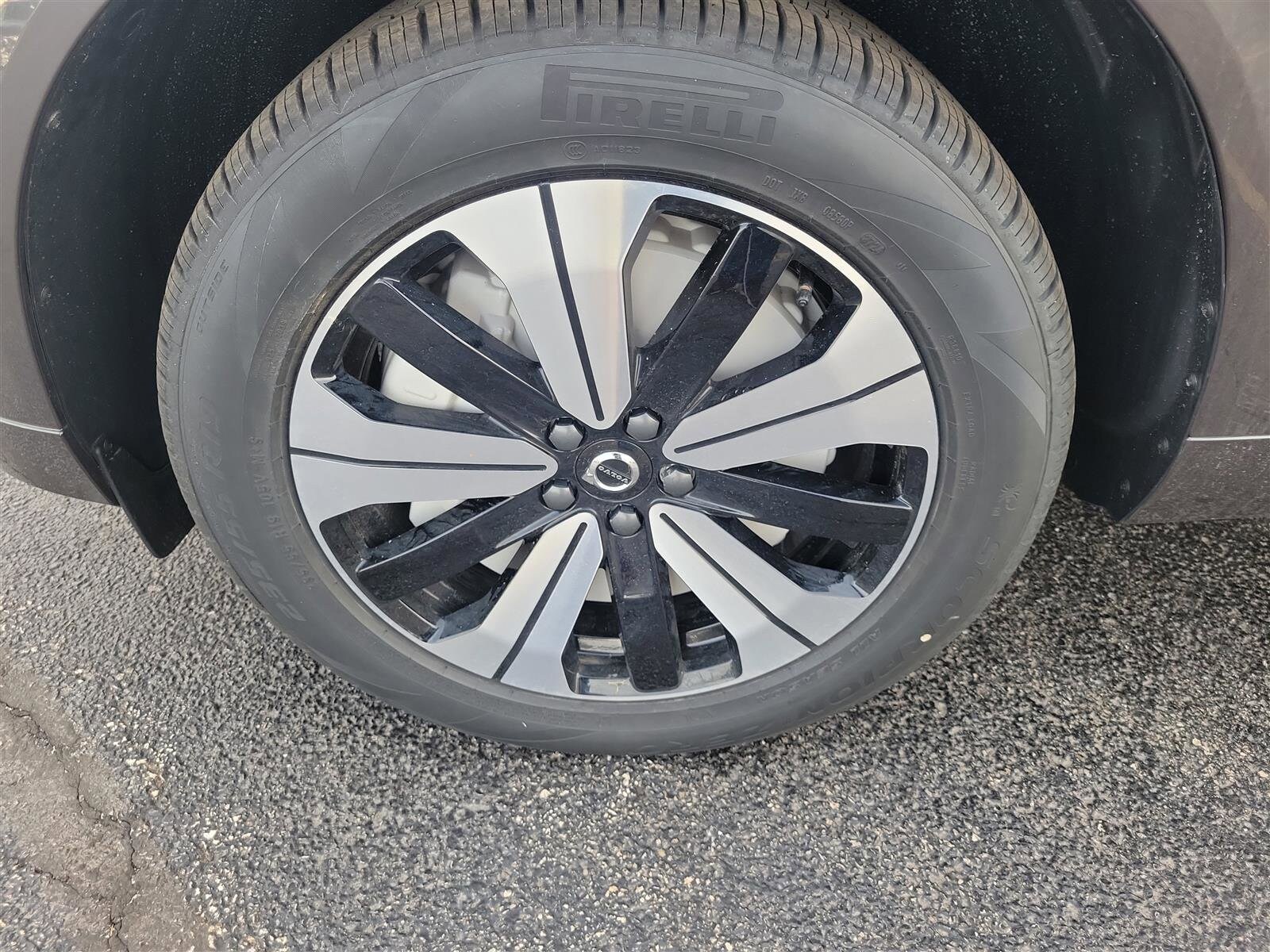 2025 Volvo XC60 Hybrid T8 Core photo 3