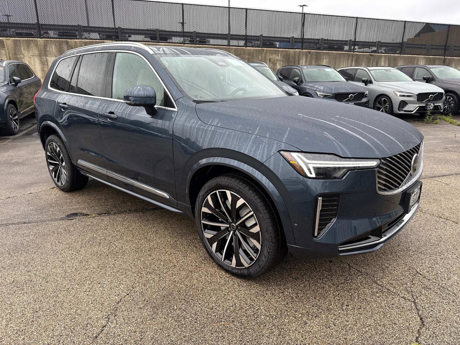 2026 Volvo XC90 Plus photo 3
