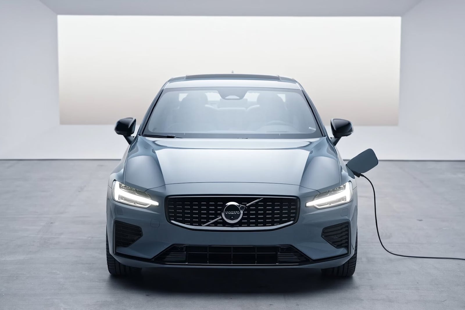2024-volvo-s60-hybrid-front-plug.jpg