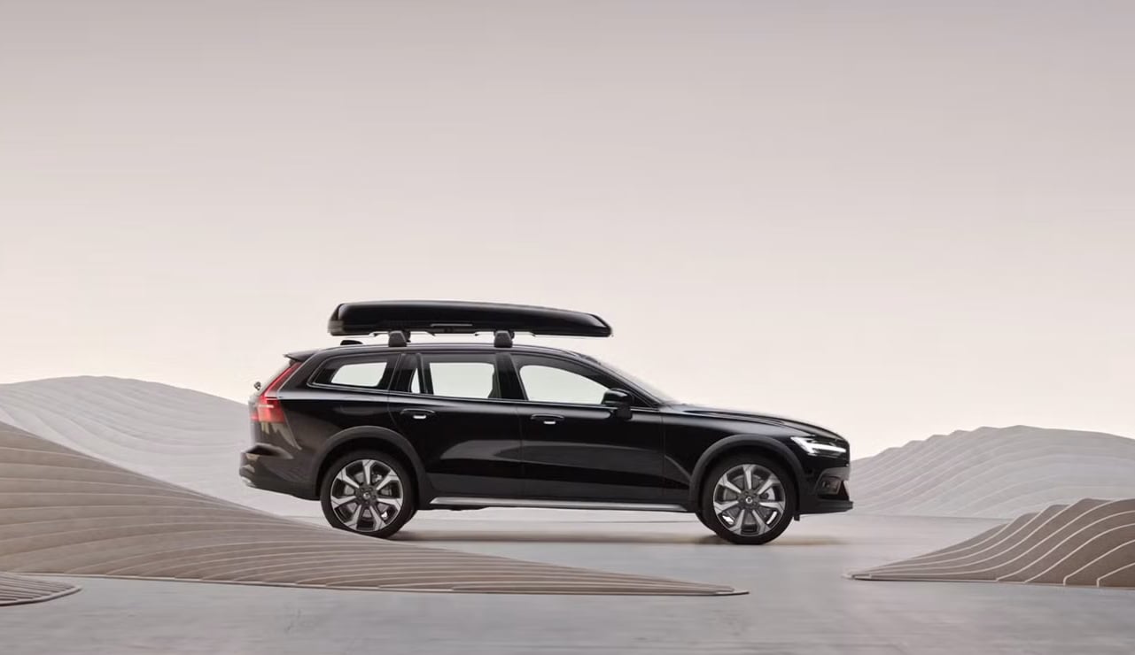 2026 Volvo V60 Cross Country profile in black