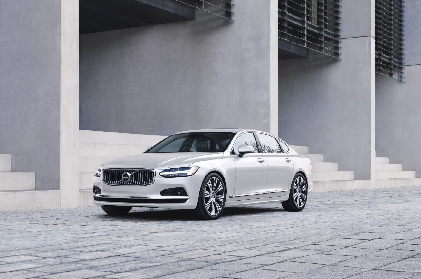 2024-volvo-s90%3Dposed-front.png