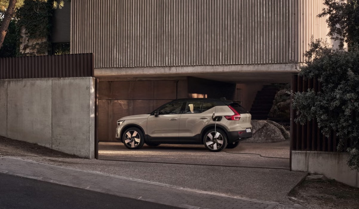 Volvo EX40 charging at home