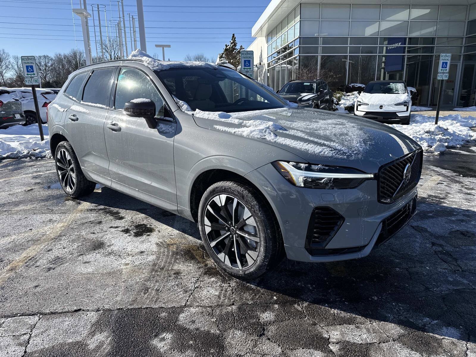 2026 Volvo XC60 Hybrid T8 Plus photo 3