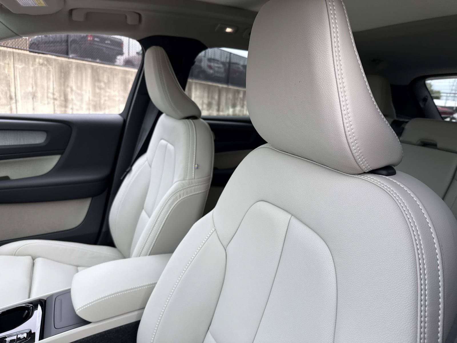 2026 Volvo XC40 Ultra - Photo 22